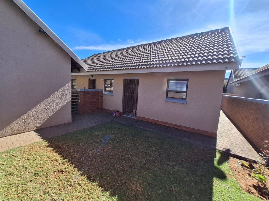 2 Bedroom Property for Sale in Heuwelsig Free State